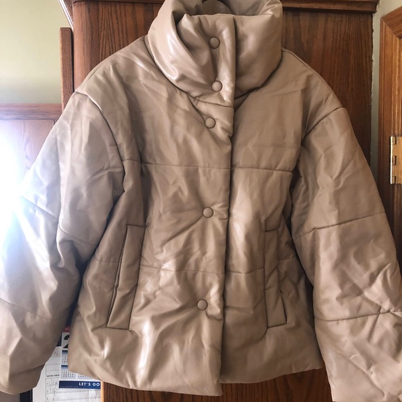 Gentle Herd Cropped Puffer size M (fits small)- Color Sand - Picture 5 of 6